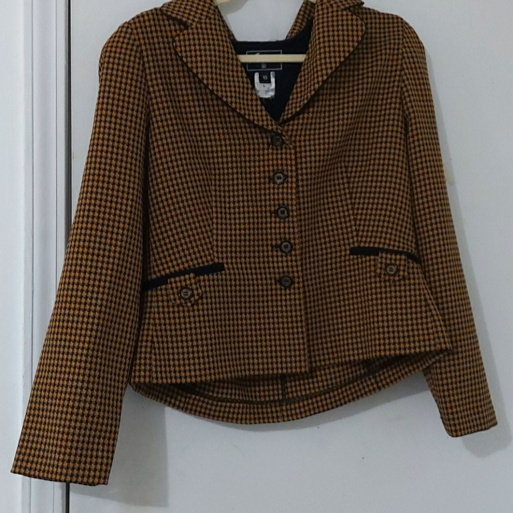 Lightweight womens blazer